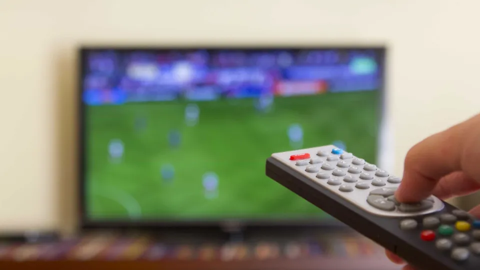 PSG e Arsenal definem o segundo finalista da Champions; veja destaques da TV